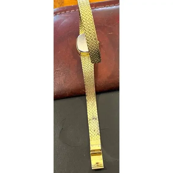 VTG Women's Waltham Quartz Watch, WT810 012, Mesh Band - Picture 4 of 4